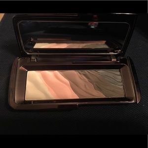 Hourglass eyeshadow Modernist Atmosphere